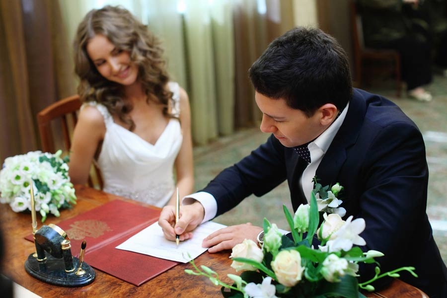 В какие дни можно зарегистрировать и заключить брак в России?